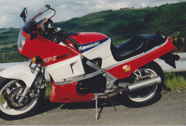 002-Kawasaki GPZ600R